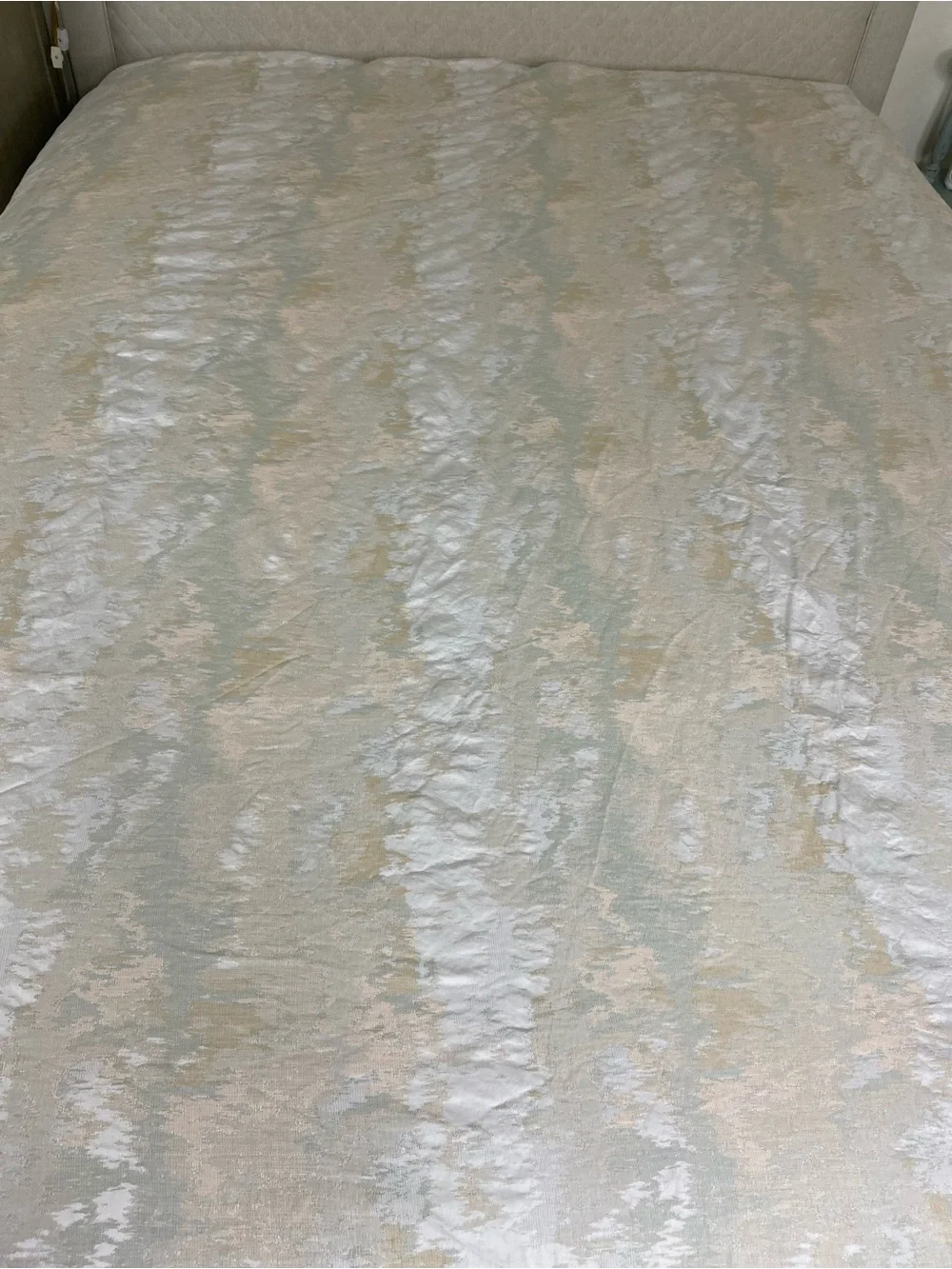 Frontgate King Duvet Jaquard in a silvery white , light peach , pale green